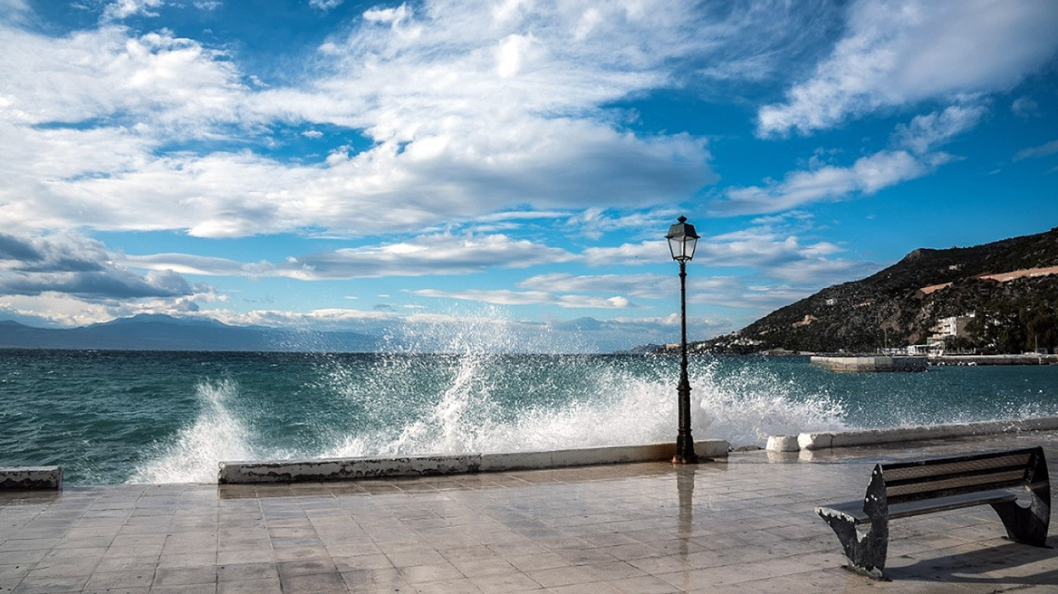 Καιρός: Ισχυρό μελτέμι στο Αιγαίο και τοπικές βροχές σήμερα, μικρή άνοδος της θερμοκρασίας αύριο