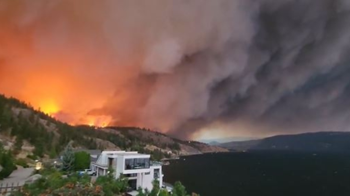 Καναδάς: Ορατές από τον αυτοκινητόδρομο οι εστίες φωτιάς «σε μέγεθος σπιτιού» - Δείτε βίντεο