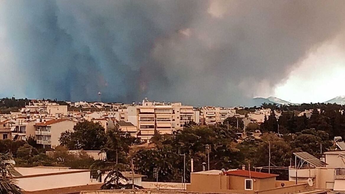 Φωτιά στην Αλεξανδρούπολη: Τρεις οι τραυματίες πυροσβέστες, διακομίστηκαν σε νοσοκομείο