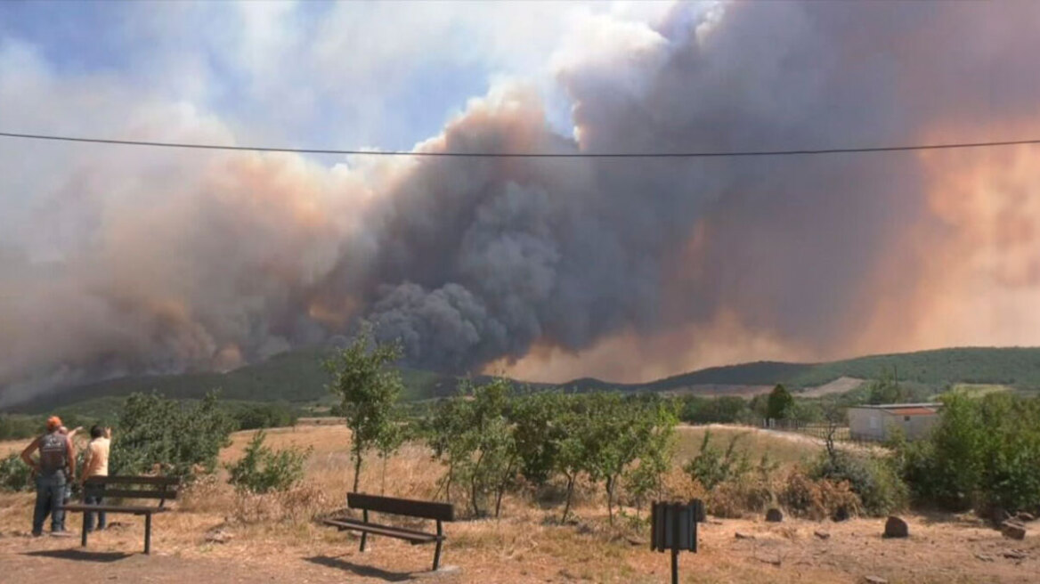 Φωτιά στην Αλεξανδρούπολη: Στον οικισμό Λουτρό η μεγάλη μάχη - «Μεγαλύτερος εχθρός ο άνεμος»