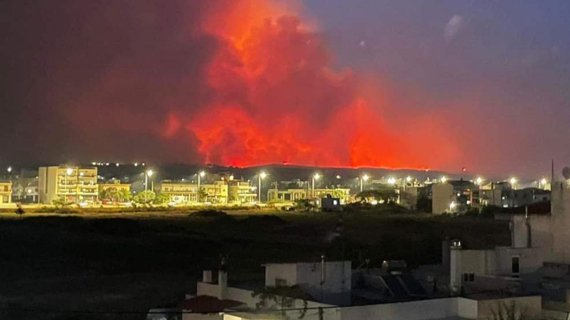 Αλεξανδρούπολη: Συνδρομή των Ενόπλων Δυνάμεων στην επιχείρηση κατάσβεσης της φωτιάς