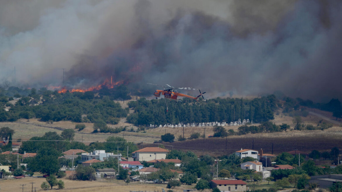 Φωτιά στην Αλεξανδρούπολη: Μάχη με τις αναζωπυρώσεις και τα μποφόρ - Ενισχύθηκαν τα εναέρια μέσα