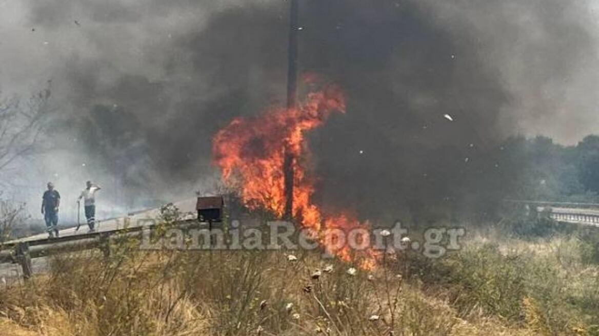 Φωτιά στη Μακρακώμη: Πρός δύο μέτωπα κινείται η πυρκαγιά - Ισχυροί άνεμοι στην περιοχή