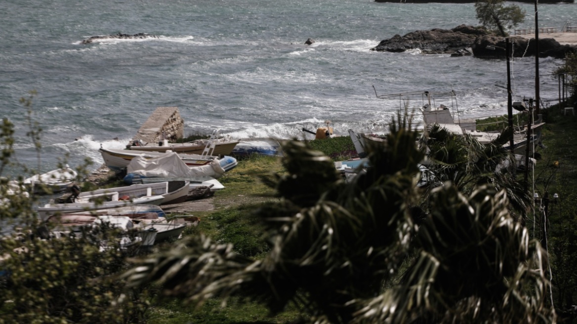 Καιρός: Πολύ ενισχυμένοι άνεμοι σήμερα και 39άρια - Πού είναι υψηλός ο κίνδυνος για πυρκαγιές