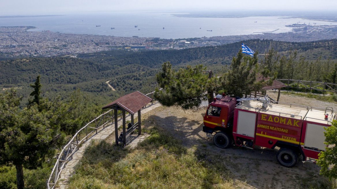 Θεσσαλονίκη: Απαγόρευση κυκλοφορίας και αύριο στο Σέιχ-Σου λόγω κινδύνου πυρκαγιάς