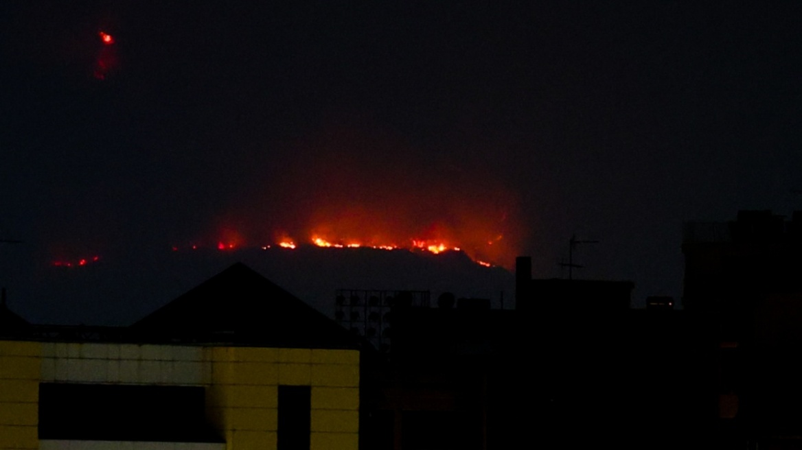 Φωτιά στην Πάρνηθα:  Σε ετοιμότητα να εκκενωθεί μονάδα φροντίδας ηλικιωμένων στις Αχαρνές