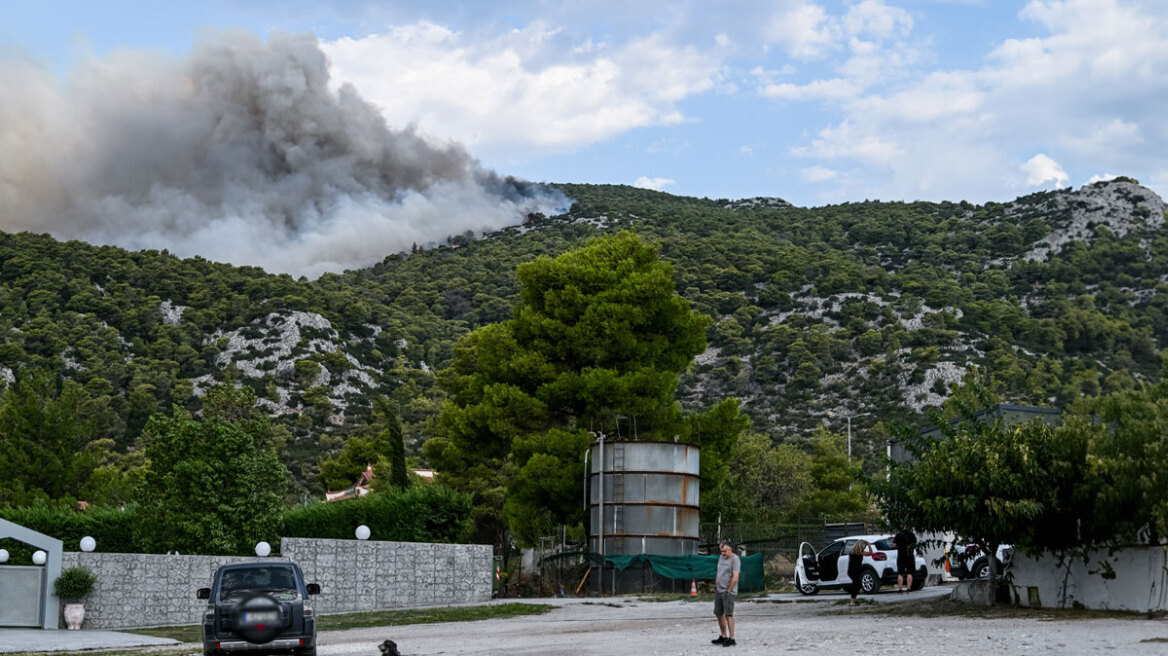 Φωτιά στην Πάρνηθα: Ουδέποτε κινδύνευσε το στρατόπεδο Καποτά, ανακοίνωσε το ΓΕΕΘΑ