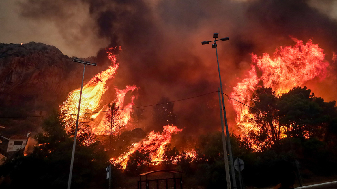 Φωτιά στη Φυλή - Meteo:  Ποια τα χαρακτηριστικά της φωτιάς στην Πάρνηθα, πώς θα εξελιχθεί και πότε αναμένεται βελτίωση