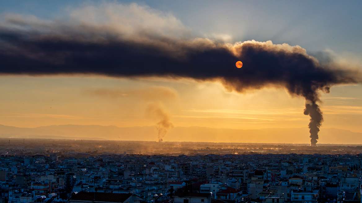 Πόσο επιβλαβής είναι ο καπνός από τις πυρκαγιές: Τι προκαλεί στους πνεύμονες και το ανοσοποιητικό μας σύστημα