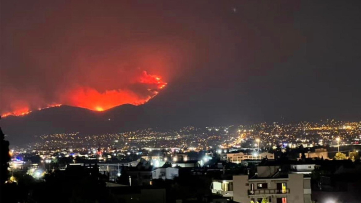 Φωτιά στην Πάρνηθα: Ακόμη μία νύχτα μάχης με τις φλόγες - Στα νοτιοδυτικά οι αναζωπυρώσεις 