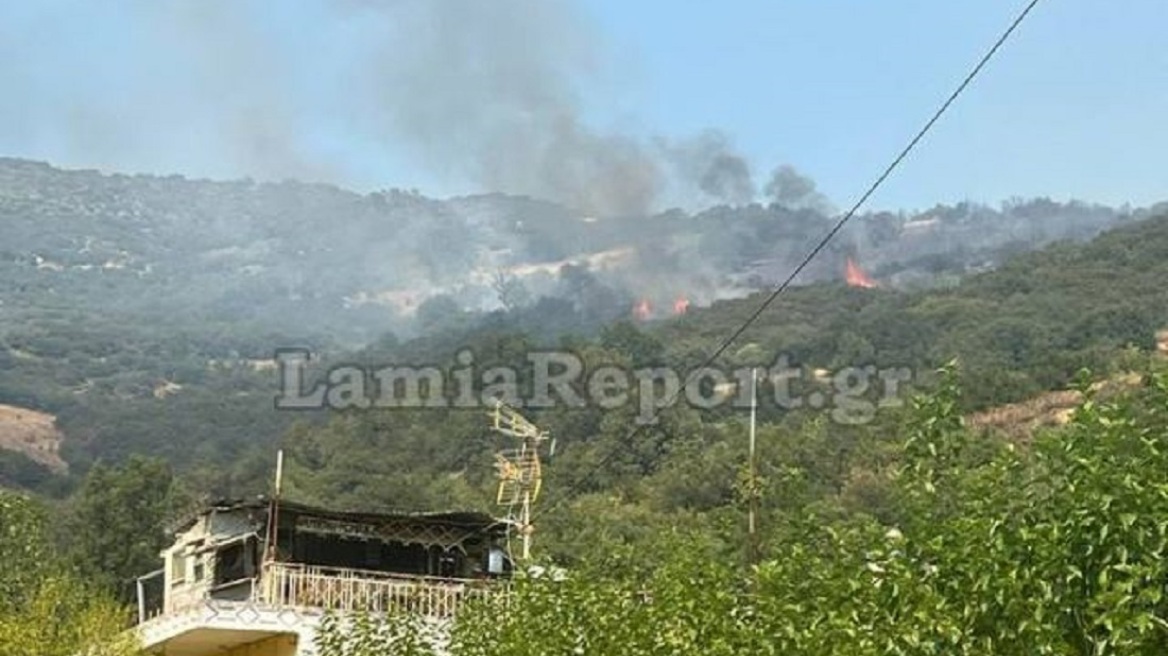 Ξαφνική νεροποντή στη Μακρακώμη - Υπό έλεγχο η φωτιά στη Βίτωλη