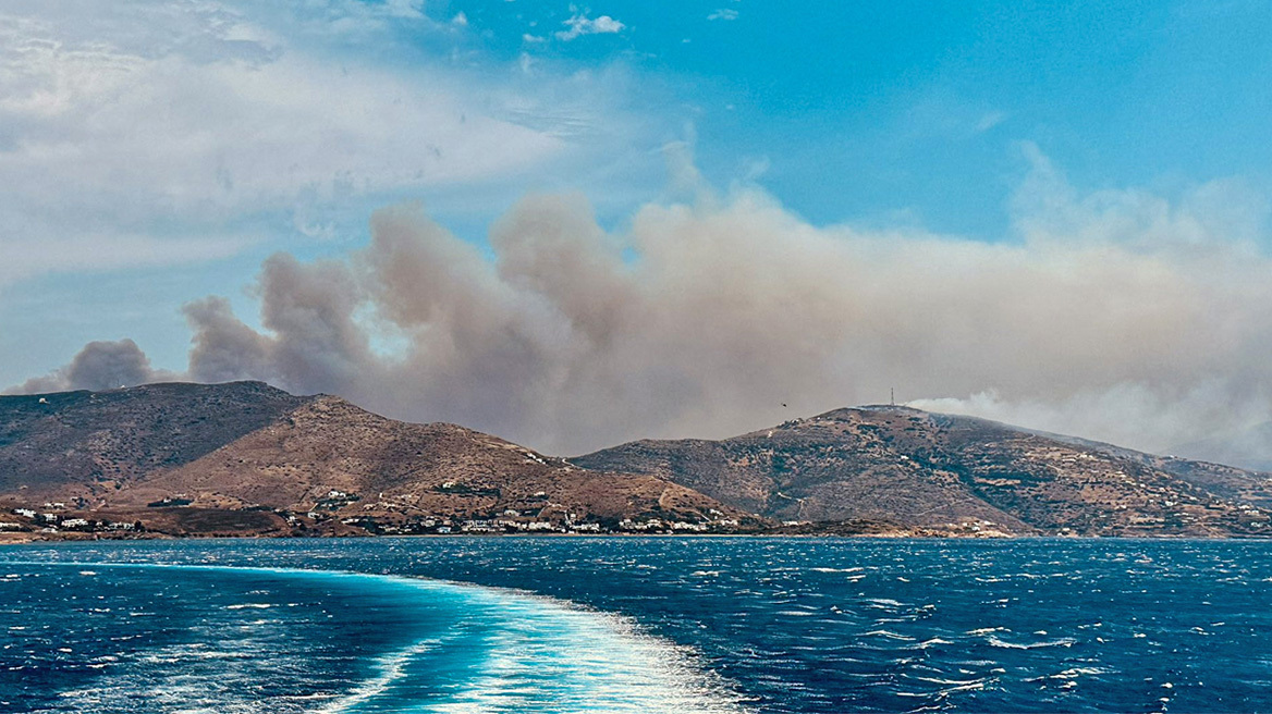 Φωτιά στην Άνδρο - Μήνυμα 112 για εκκένωση του χωριού Γίδες