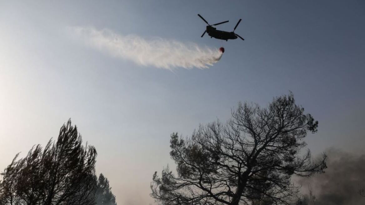 Φωτιές - Ένοπλες δυνάμεις: Στον αέρα 26 αεροσκάφη για κατάσβεση σε Άνδρο, Βοιωτία και Αλεξανδρούπολη