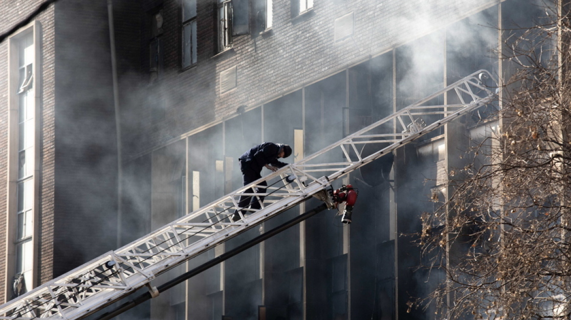 Γιοχάνεσμπουργκ: Τουλάχιστον 74 νεκροί από τη φωτιά σε κτήριο - Ανάμεσά τους και 12 παιδιά