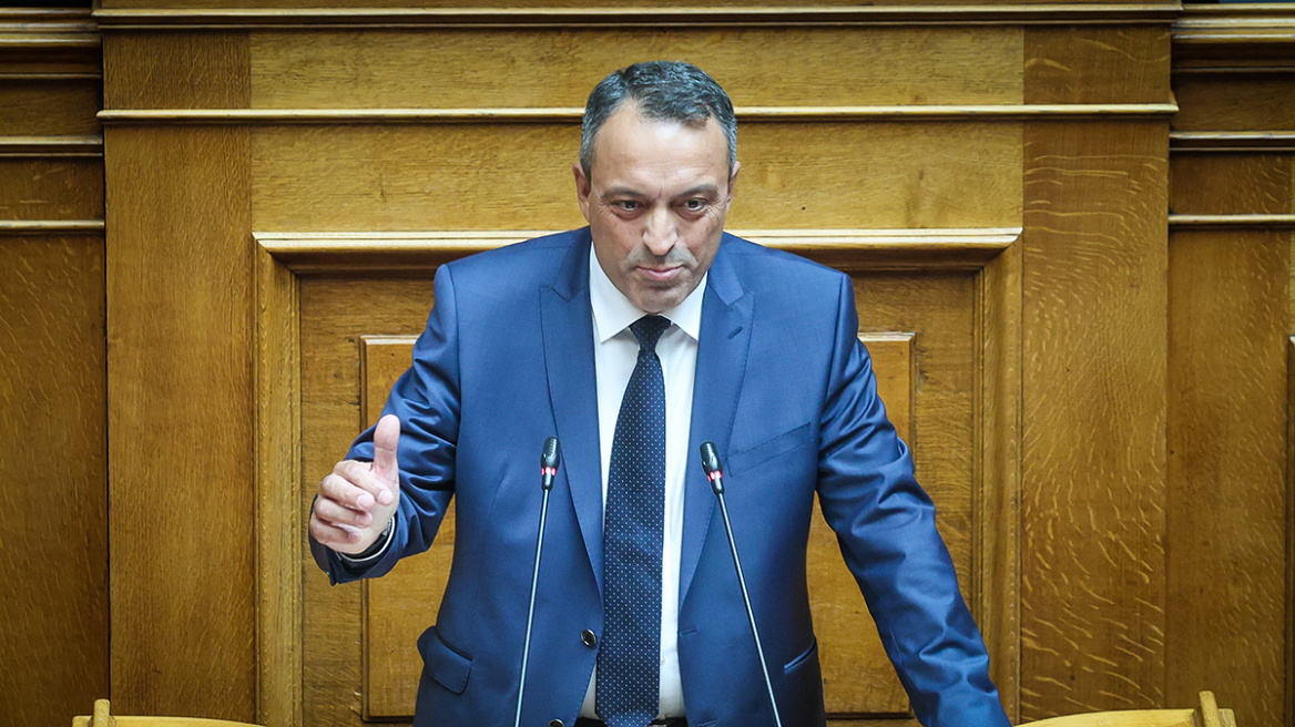 Σπαρτιάτες: Ο Στίγκας διέγραψε τρεις βουλευτές 