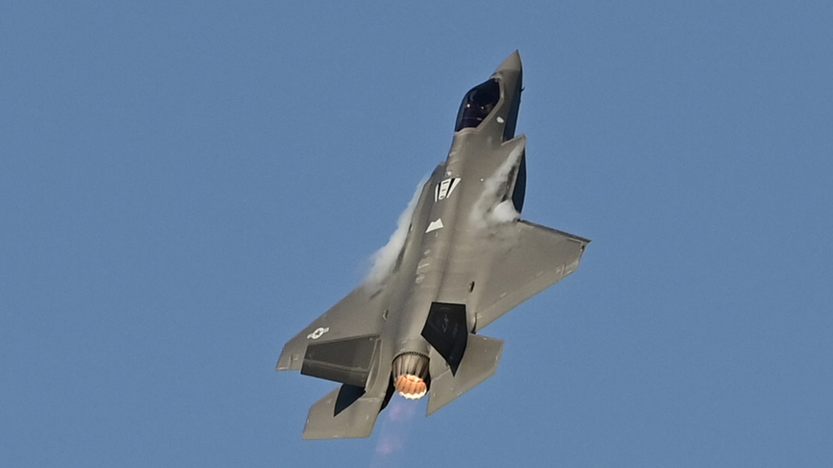 11η Athens Flying Week: Έκοψε την ανάσα το F-35 που πέταξε στον αττικό ουρανό - Βίντεο