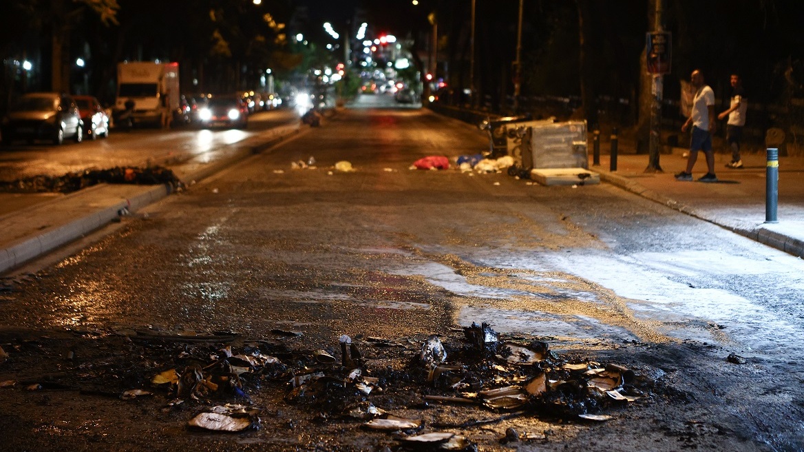 Ζωγράφου: Δύο αστυνομικοί τραυματίστηκαν στα επεισόδια έξω από τη φοιτητική εστία