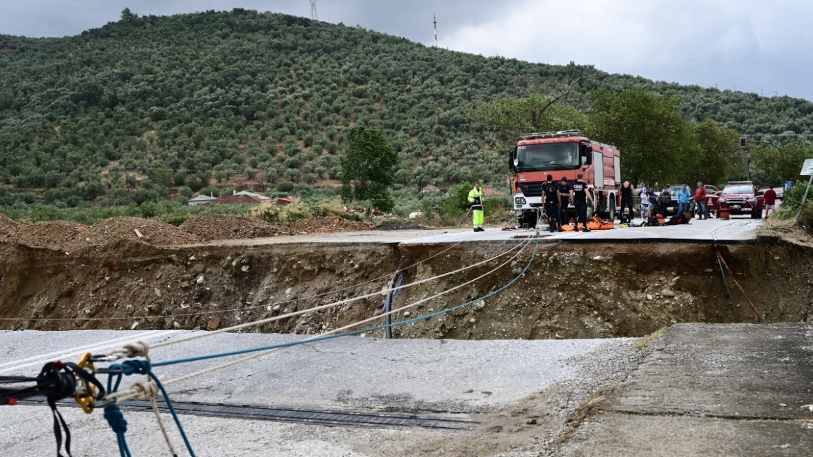 Κακοκαιρία Daniel - Πυροσβεστική: Έχουν γίνει 820 διασώσεις και απομακρύνσεις ανθρώπων σε ασφαλή σημεία