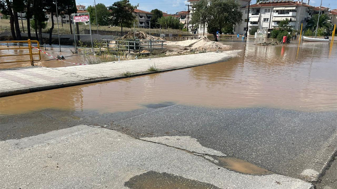 Λάρισα: Συναγερμός για μεγάλη ρωγμή σε γέφυρα