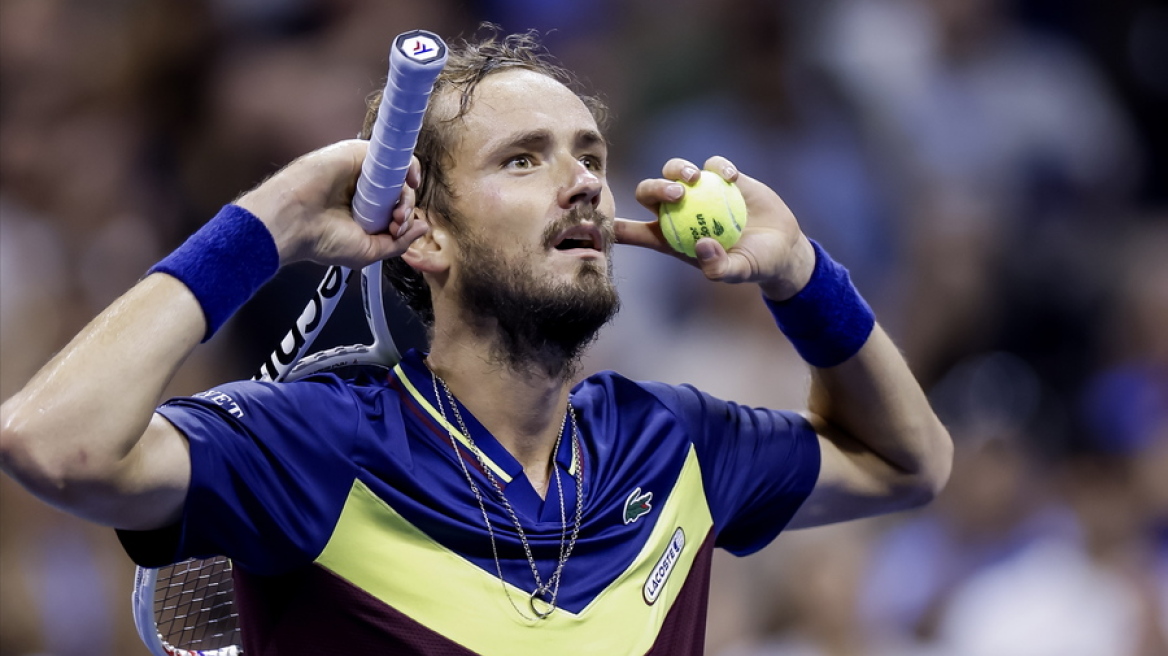 US Open, Μεντβέντεφ - Αλκαράθ 3-1: «Εκθρόνισε» τον Κάρλος και στοχεύει στον τίτλο κόντρα στον Τζόκοβιτς - Βίντεο 