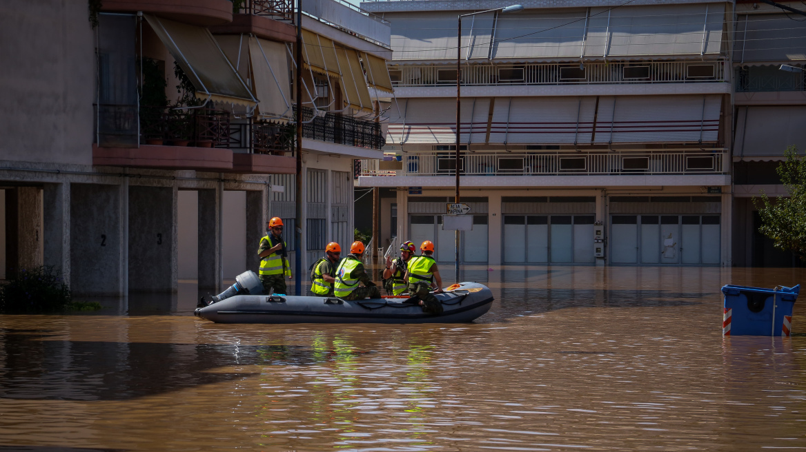 Αναστολή συμβάσεων στις επιχειρήσεις των περιοχών που επλήγησαν από τις πλημμύρες - Στα 534 ευρώ η αποζημίωση 