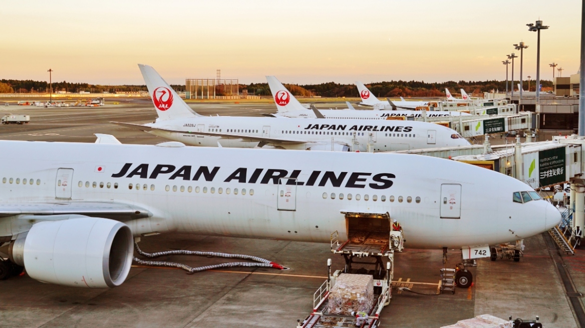 Ιαπωνία: H «Japan Airlines» επιτρέπει στους επιβάτες της να ταξιδέψουν χωρίς… ρούχα