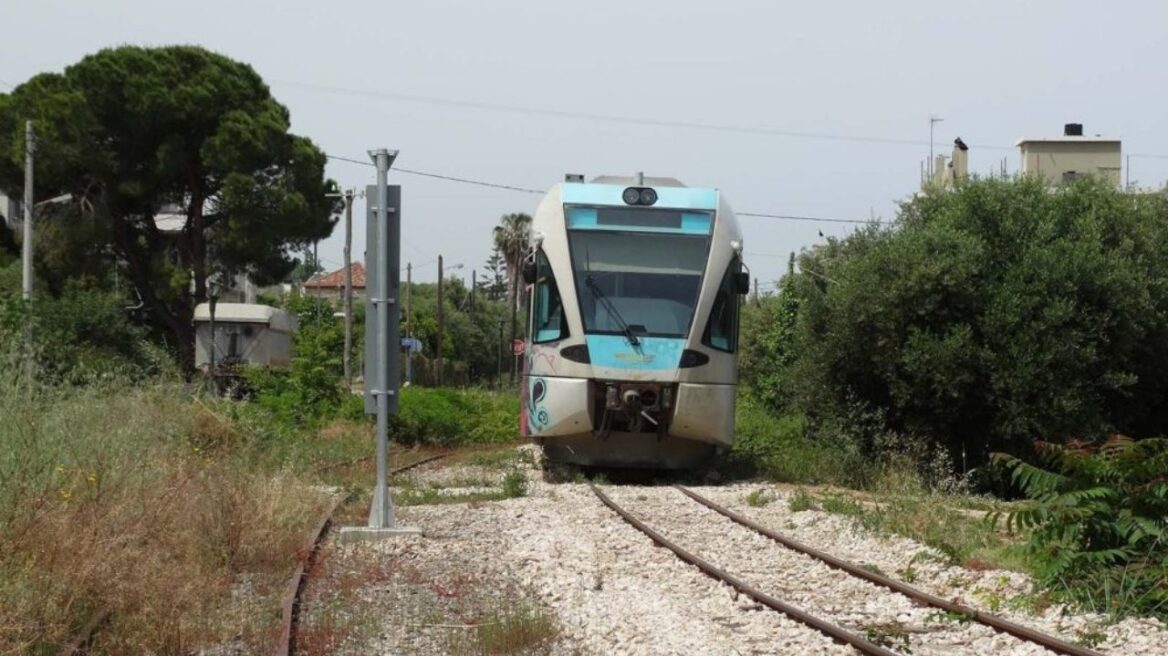 Τρένο συγκρούστηκε με φορτηγό στην Αχαΐα - Αναμένονται καθυστερήσεις και ακυρώσεις δρομολογίων