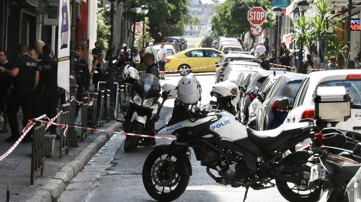 Πειραιάς: Ηλικιωμένος πυροβόλησε άνδρα με καραμπίνα στο κεφάλι και τον σκότωσε - Φωτογραφίες