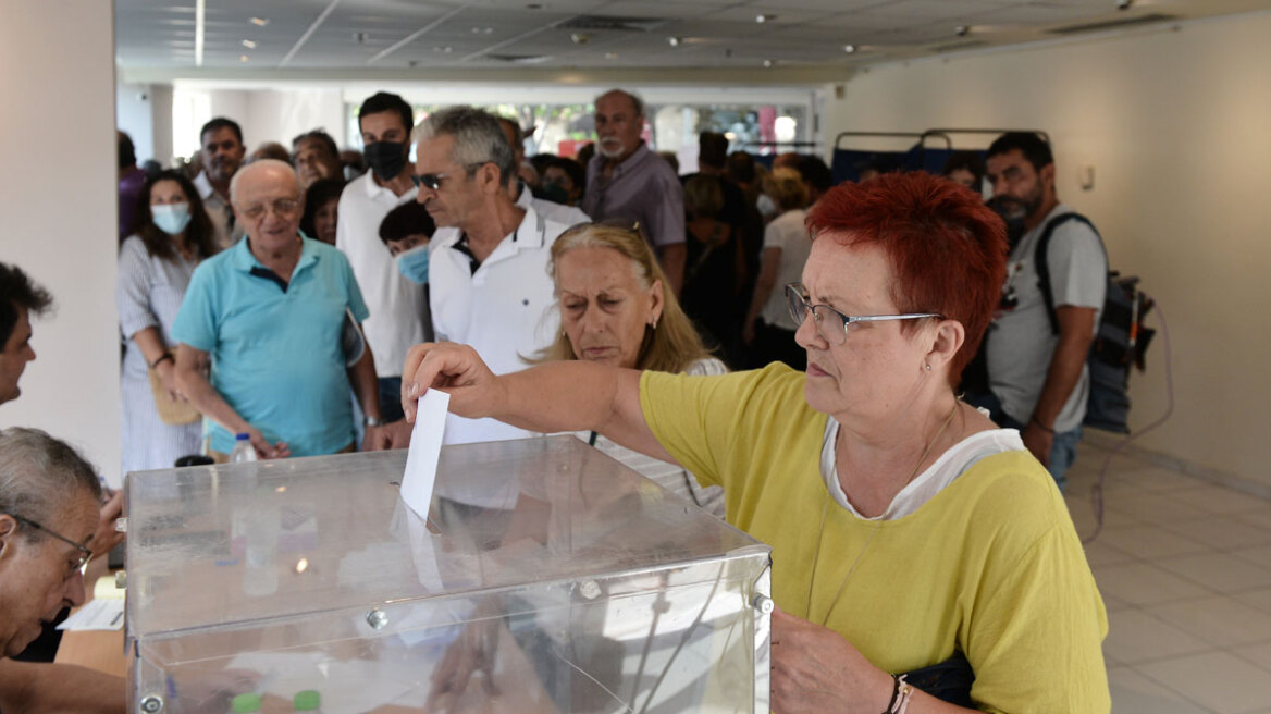 ΣΥΡΙΖΑ: Ψηφίζουν για νέο πρόεδρο - Μεγάλη συμμετοχή, πάνω από 20% είναι νέα μέλη