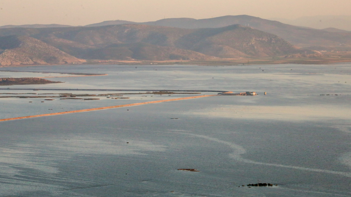 Η μεγαλύτερη λίμνη στην Ελλάδα δεν είναι πλέον η Τριχωνίδα αλλά η Κάρλα λόγω της κακοκαιρίας Daniel