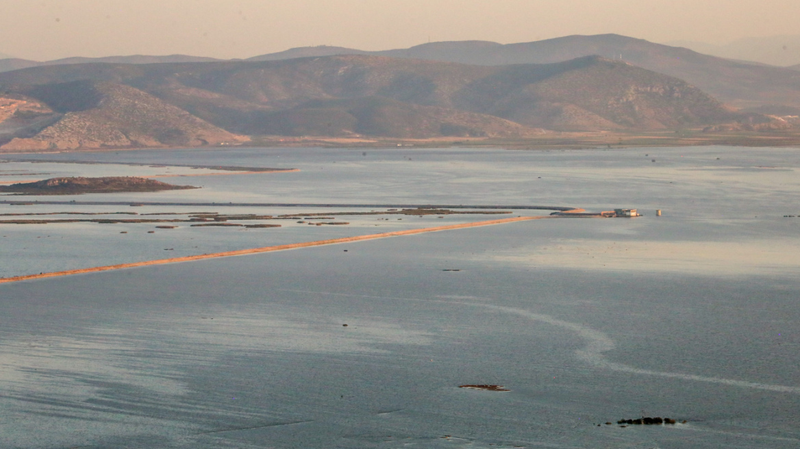 Λίμνη Κάρλα: Θρίλερ με την εξαφάνιση του 43χρονου ψαρά - Βρέθηκε η βάρκα του, συνεχίζονται οι έρευνες