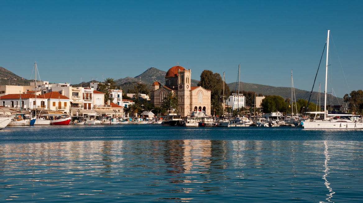 Θρήνος για τον 14χρονο που αυτοκτόνησε στην Αίγινα: «Όλοι μας να σταθούμε δίπλα στα παιδιά μας»