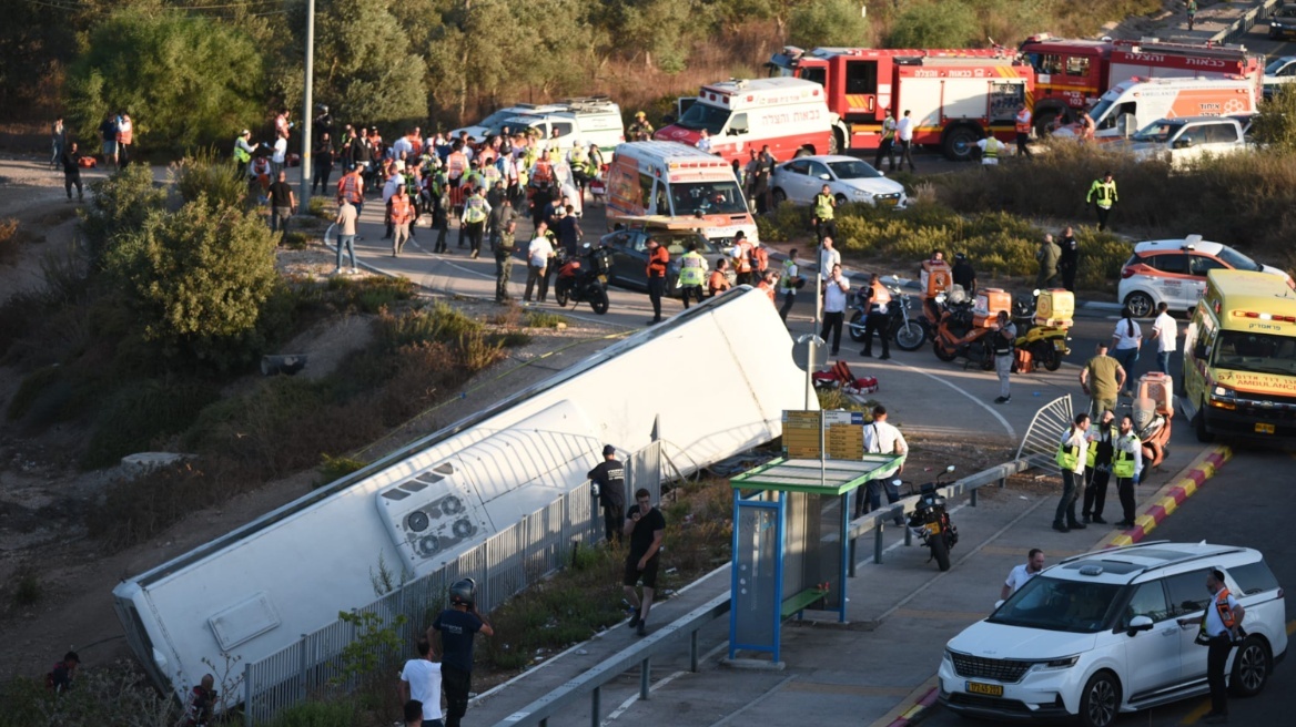 Ισραήλ: 33 τραυματίες από την ανατροπή σχολικού λεωφορείου