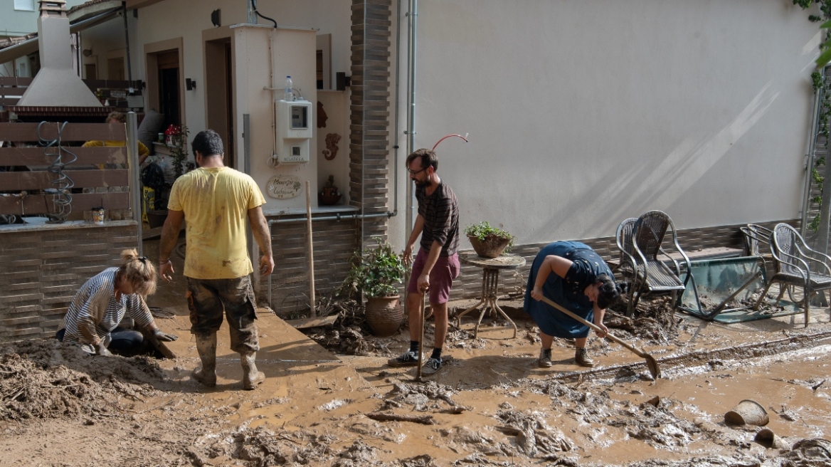 Κακοκαιρία Elias: Συνεχίζεται η μάχη για την αποκατάσταση των ζημιών σε Βόλο, Καρδίτσα και βόρεια Εύβοια