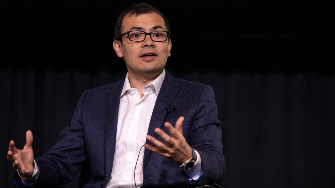 Demis Hassabis: Τι είπε για την ΑΙ στην Ελλάδα - Το άλλοτε παιδί-θαύμα με τις ελληνικές ρίζες που αποθεώνουν τα διεθνή ΜΜΕ