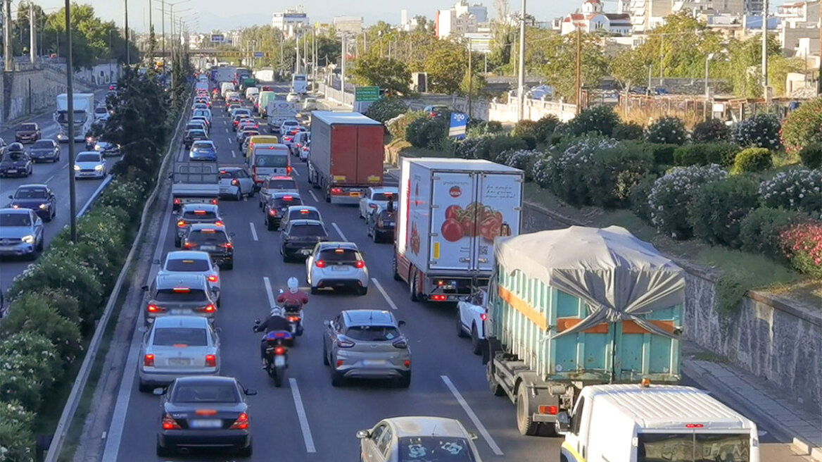 Live η κίνηση στους δρόμους: Μποτιλιαρισμένος ο Κηφισός - Καθυστερήσεις στην Αττική Οδό