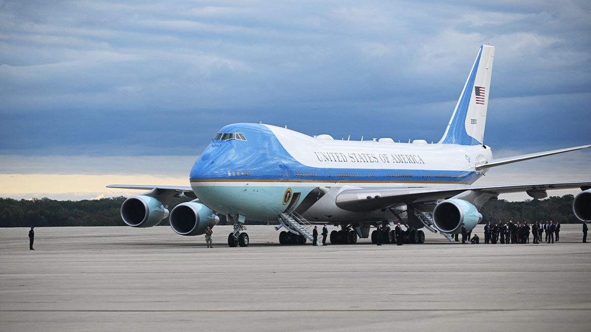 Air Force One: Το «φρούριο» που προστάτευσε τον Μπάιντεν από τις ρουκέτες της Χαμάς