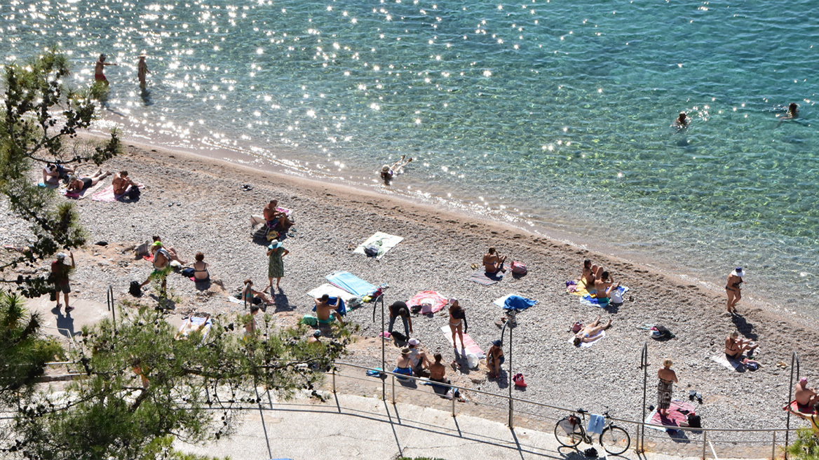 Καιρός: Ένας ασυνήθιστα ζεστός Οκτώβριος - Τι λένε οι ειδικοί στο protothema.gr 