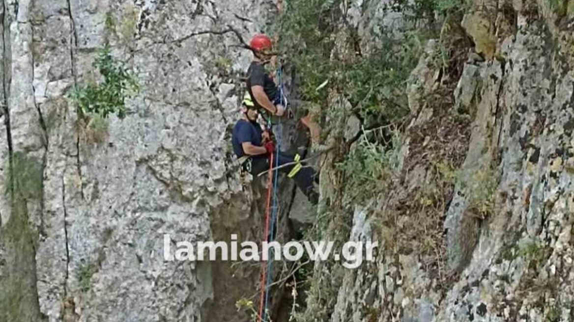 Γοργοπόταμος: Εντοπίστηκε το ζευγάρι που εγκλωβίστηκε σε φαράγγι - Θα χρειαστούν πολλές ώρες για να τους προσεγγίσει η ΕΜΑΚ