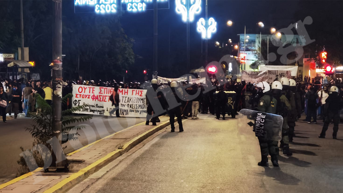 Αντισυγκέντρωση αναρχικών στα Πευκάκια - Δείτε βίντεο και φωτογραφίες