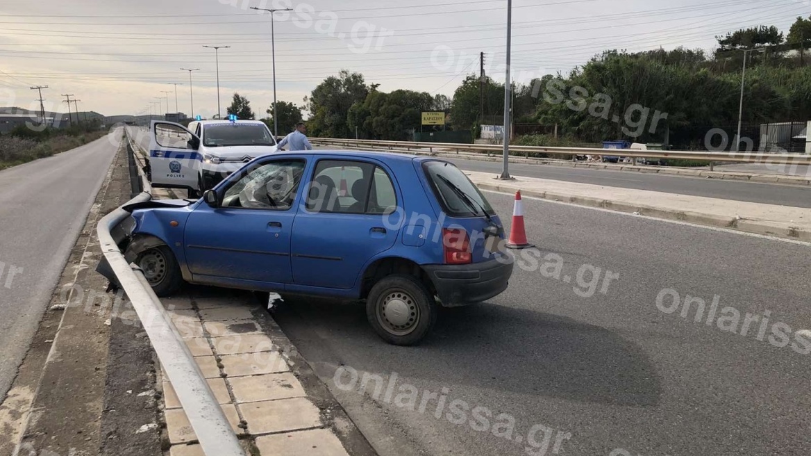 «Τρελή» πορεία αυτοκινήτου έξω από τη Λάρισα: Τραυματίστηκαν δύο άτομα