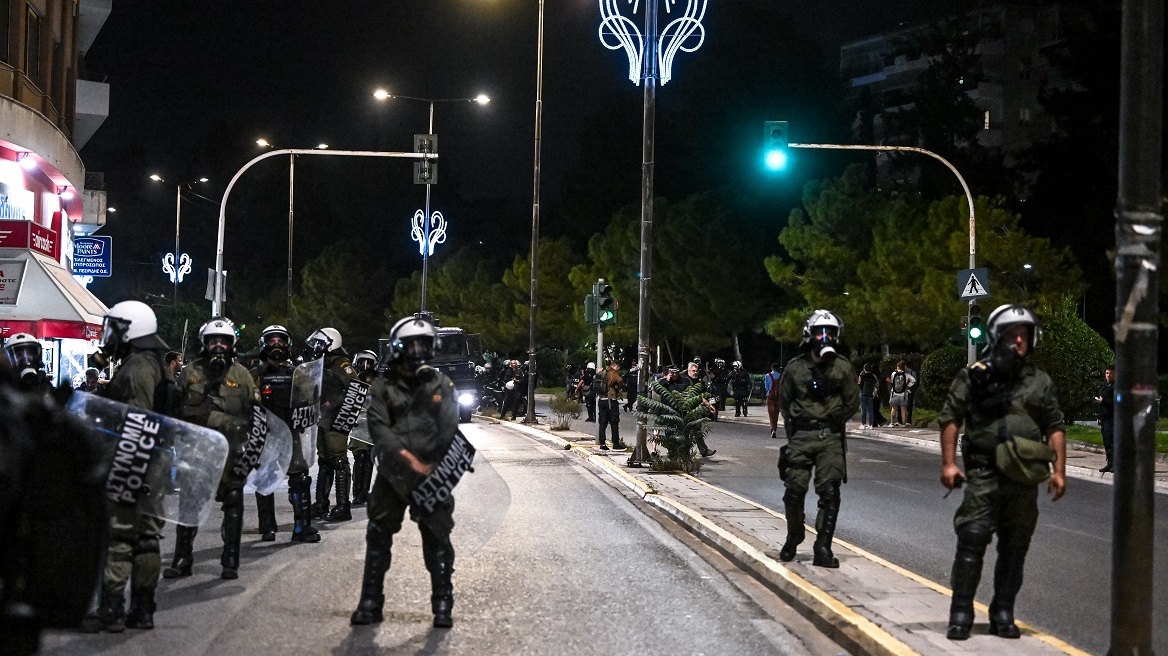 Ποινική δίωξη στους 14 συλληφθέντες για τα επεισόδια στην Αθήνα