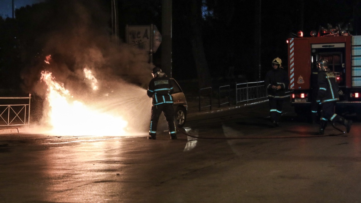 Φωτιά σε αυτοκίνητο στη Νέα Αγχίαλο: Εντοπίστηκε απανθρακωμένη σορός