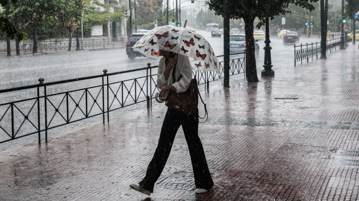 Καιρός: Πού θα χτυπήσουν τις επόμενες ώρες οι βροχές και οι καταιγίδες - Δείτε χάρτες