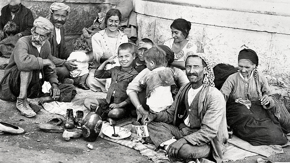 Η εγκατάσταση των προσφύγων στην Αθήνα, τον Πειραιά και την υπόλοιπη Ελλάδα μετά τη μικρασιατική καταστροφή