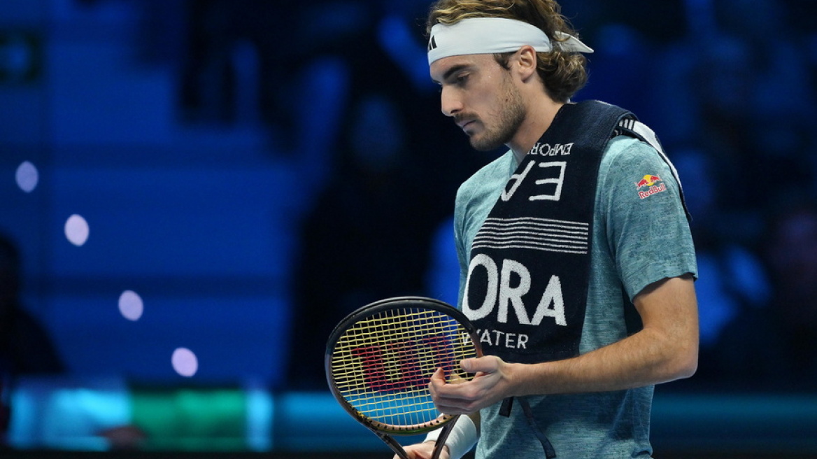 ATP Finals: Άδοξο τέλος για Τσιτσιπά ο οποίος αποχώρησε λόγω προβλήματος με τη μέση από τον αγώνα με τον Ρούνε