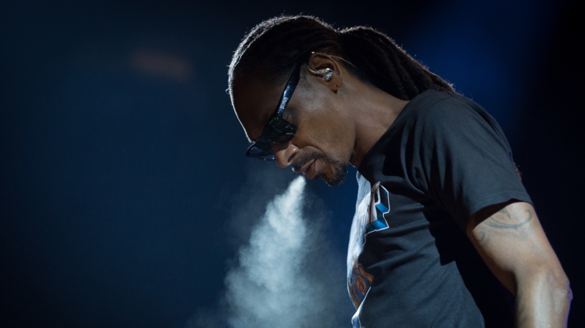 Snoop Dogg: Ο «βασιλιάς της μαριχουάνας» ανακοίνωσε ότι κόβει το κάπνισμα και δεν σταματούν να τον τρολάρουν 