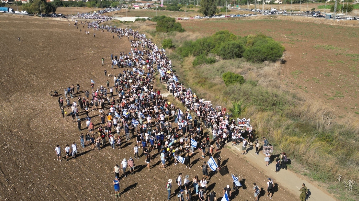 Ισραήλ: Πορεία αλληλεγγύης από τους συγγενείς των ομήρων – Αύριο θα φτάσουν στην κατοικία του Νετανιάχου