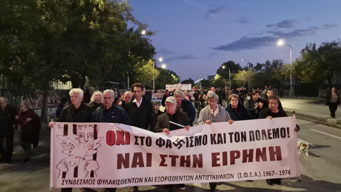 Πλήθος κόσμου στους δρόμους της Θεσσαλονίκης για την επέτειο του Πολυτεχνείου - Επί ποδός η ΕΛ.ΑΣ.