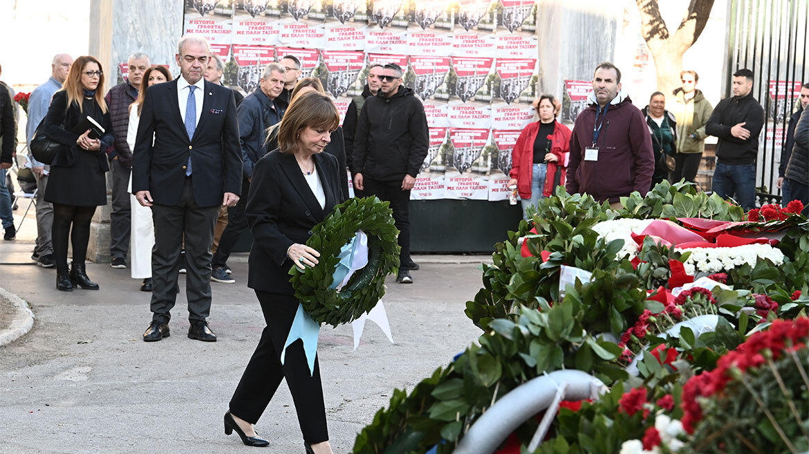 Επέτειος Πολυτεχνείου: Κατέθεσαν στεφάνι η Πρόεδρος της Δημοκρατίας και ο πρόεδρος της Βουλής